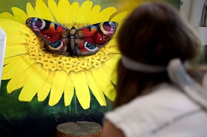 This Butterfly Is Actually A Woman Whose Entire Body Was Painted By Johannes Stötter This Butterfly Is Actually A Woman Whose Entire Body Was Painted By Johannes Stötter