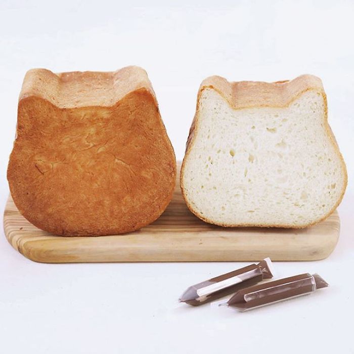 Japanese Bakery Makes Cat-Shaped Breads And They're Just Too Adorable