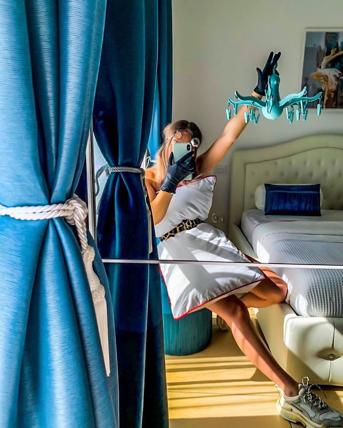 The Girls In This Quarantine Are Replacing Their Clothes With Pillows In A Flash Mob On Instagram