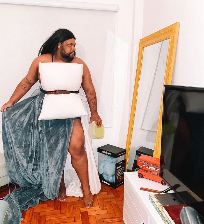 The Girls In This Quarantine Are Replacing Their Clothes With Pillows In A Flash Mob On Instagram