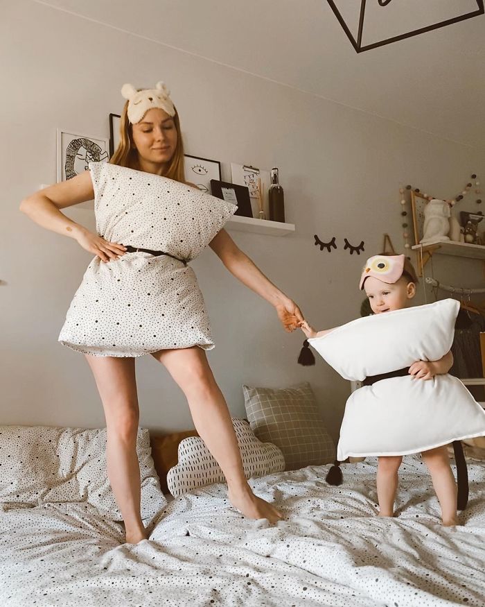 The Girls In This Quarantine Are Replacing Their Clothes With Pillows In A Flash Mob On Instagram