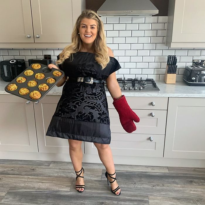 The Girls In This Quarantine Are Replacing Their Clothes With Pillows In A Flash Mob On Instagram