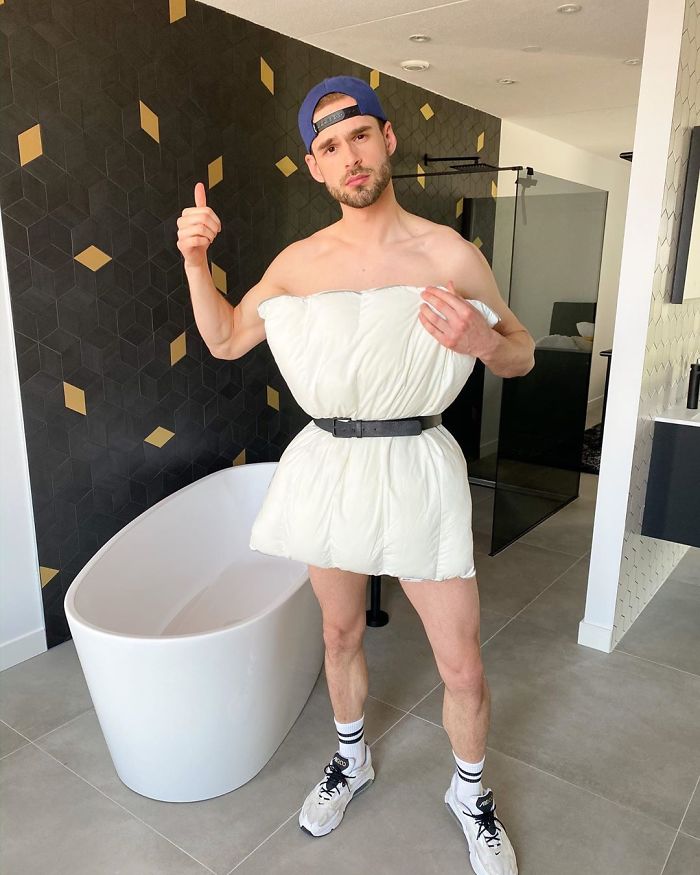 The Girls In This Quarantine Are Replacing Their Clothes With Pillows In A Flash Mob On Instagram