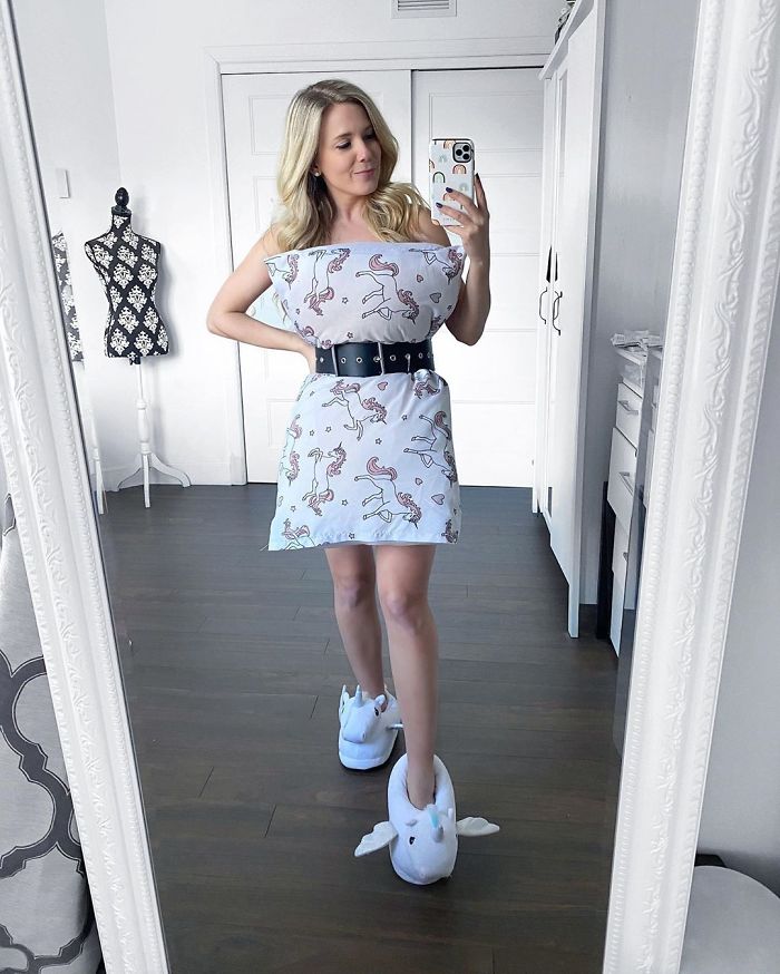 The Girls In This Quarantine Are Replacing Their Clothes With Pillows In A Flash Mob On Instagram