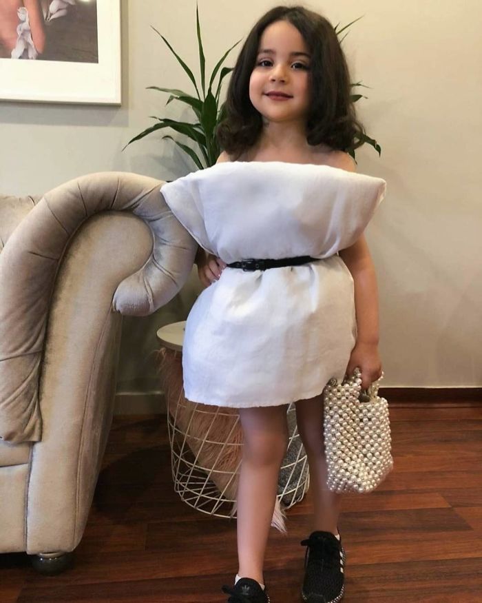 The Girls In This Quarantine Are Replacing Their Clothes With Pillows In A Flash Mob On Instagram