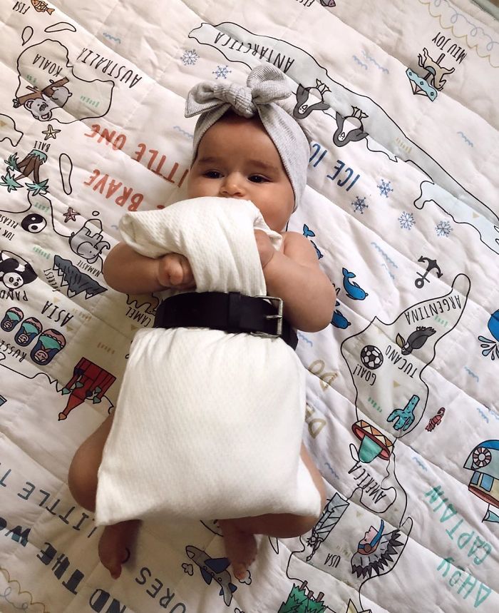 The Girls In This Quarantine Are Replacing Their Clothes With Pillows In A Flash Mob On Instagram