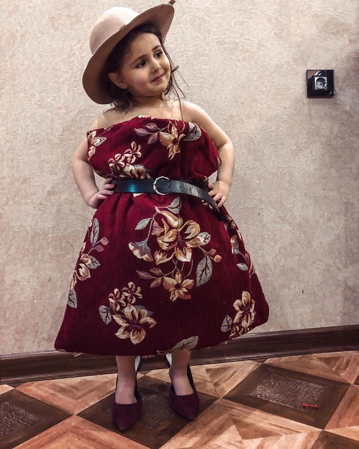 The Girls In This Quarantine Are Replacing Their Clothes With Pillows In A Flash Mob On Instagram