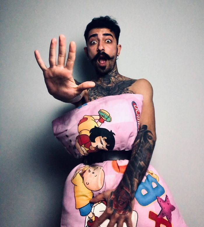 The Girls In This Quarantine Are Replacing Their Clothes With Pillows In A Flash Mob On Instagram