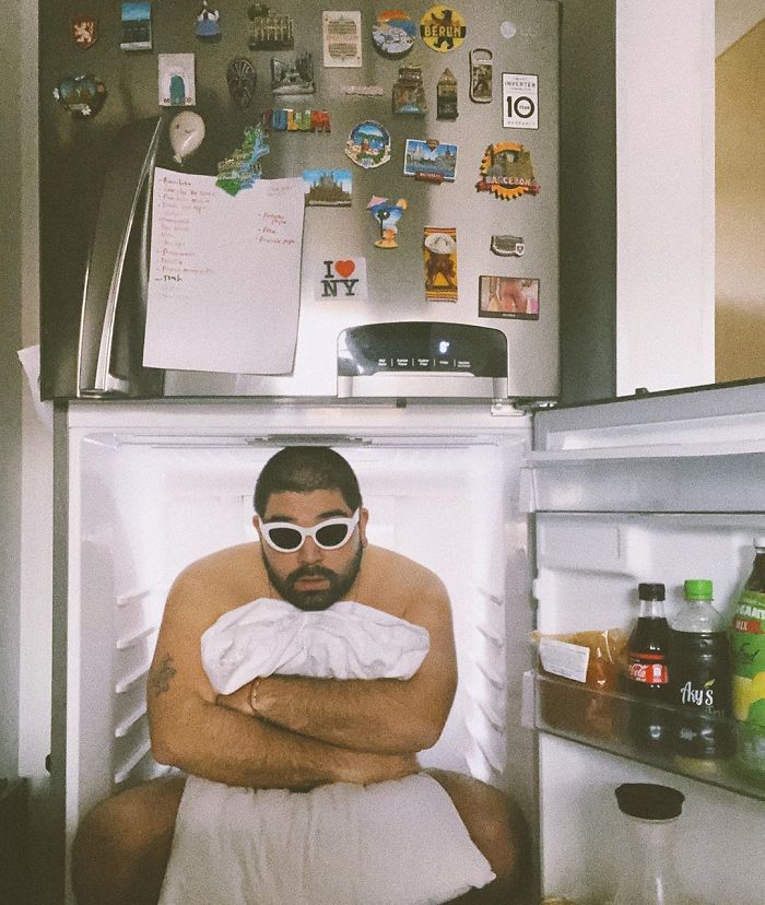 The Girls In This Quarantine Are Replacing Their Clothes With Pillows In A Flash Mob On Instagram