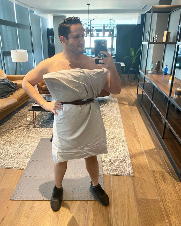 The Girls In This Quarantine Are Replacing Their Clothes With Pillows In A Flash Mob On Instagram