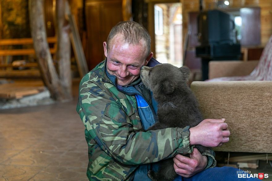 Bear Cub Wanders Onto A Farm And Authorities Suggest Putting Her To Sleep But This Man Decides To Raise Her Bear Cub Wanders Onto A Farm And Authorities Suggest Putting Her To Sleep But This Man Decides To Raise Her