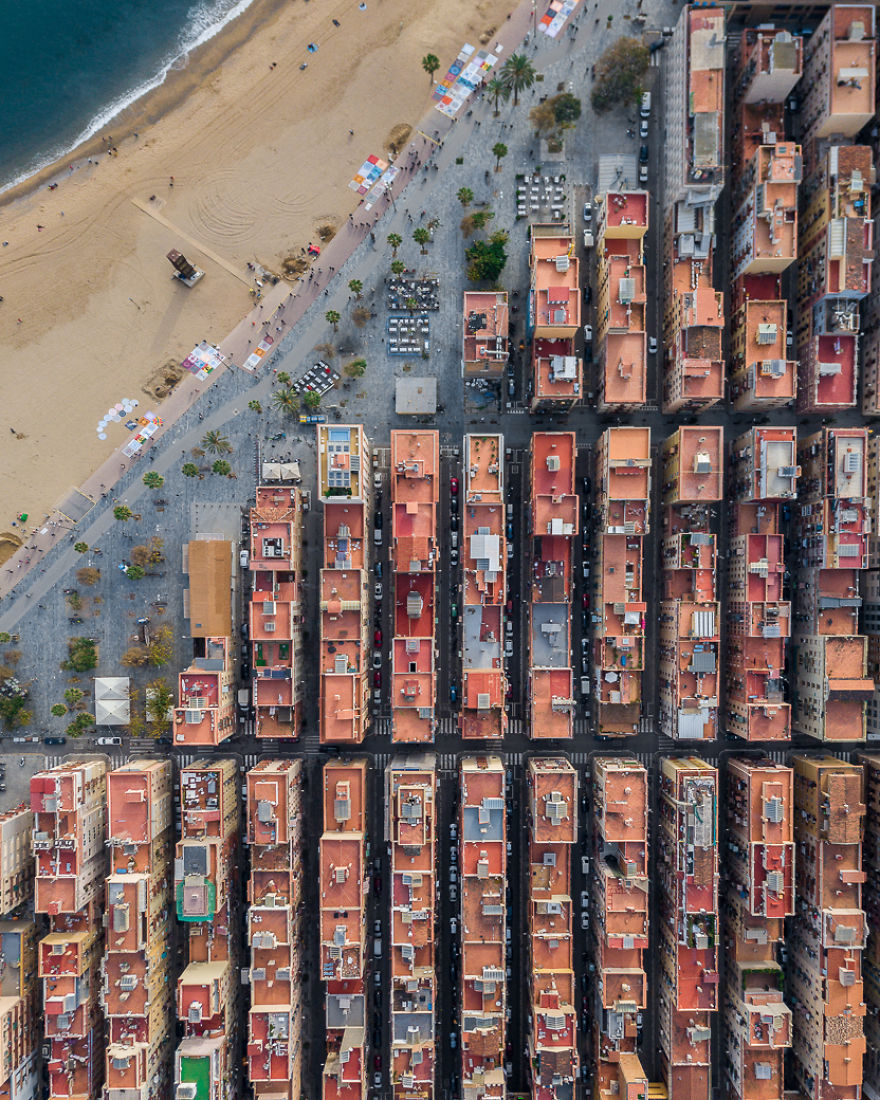 Drone Photography Captures Barcelona's Architectural Symmetry From Above Drone Photography Captures Barcelona's Architectural Symmetry From Above