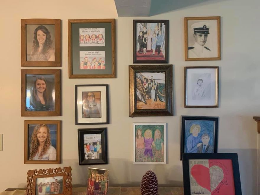 Daughter Replaces Family Photos With Crayon Drawings One By One, Parents Don't Notice For 11 Days Daughter Replaces Family Photos With Crayon Drawings One By One, Parents Don't Notice For 11 Days