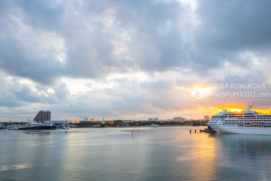 Port Downtown Miami, 8 Am