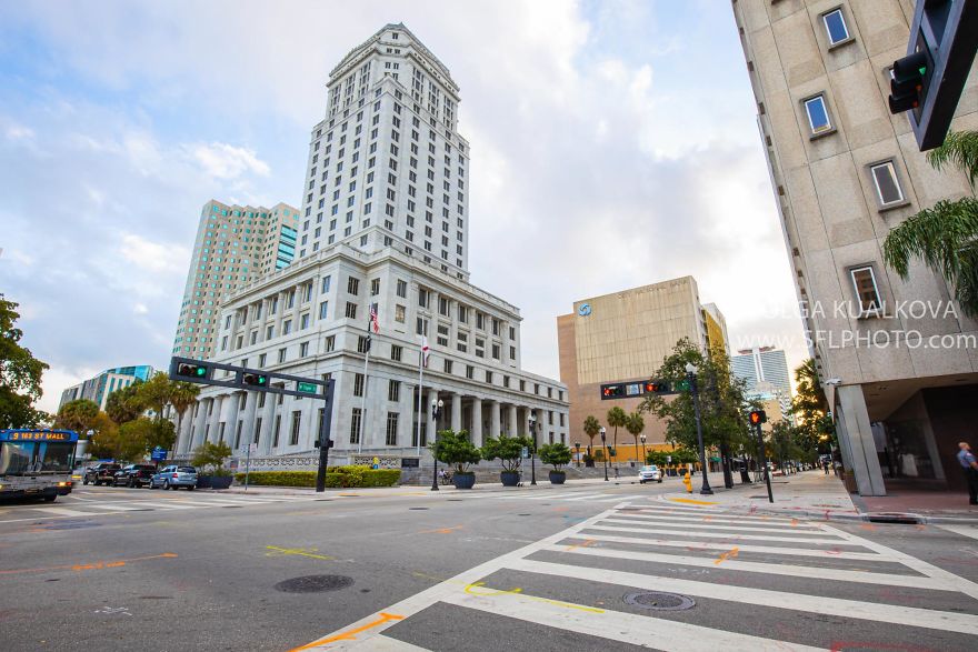 Court House Downtown Miami, 8 Am