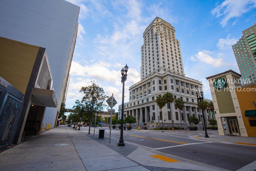 Court House Downtown Miami, 8 Am