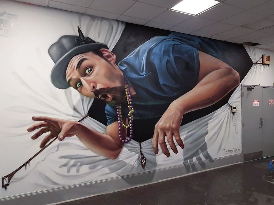 Street Artist Paints A Mind-Bending Illusion Of A Sphynx Cat On An Old Gas Tank