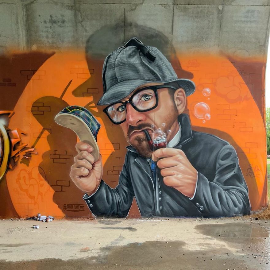 Street Artist Paints A Mind-Bending Illusion Of A Sphynx Cat On An Old Gas Tank