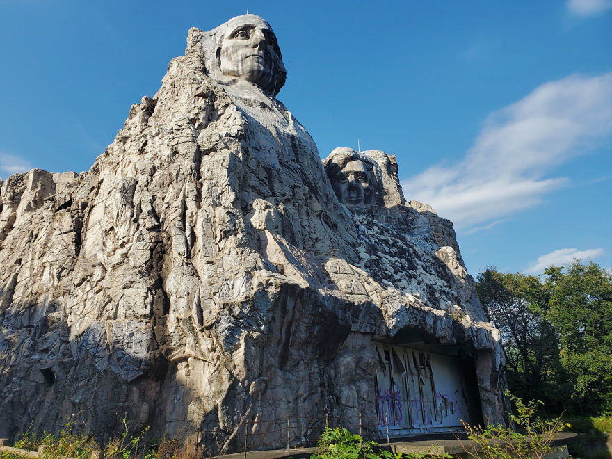 I Found Creepy Animatronics At This Abandoned Wild West Theme Park In Japan... I Found Creepy Animatronics At This Abandoned Wild West Theme Park In Japan...