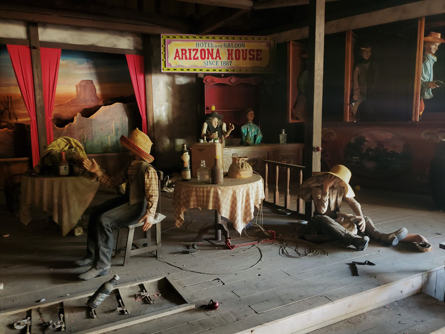 I Found Creepy Animatronics At This Abandoned Wild West Theme Park In Japan...