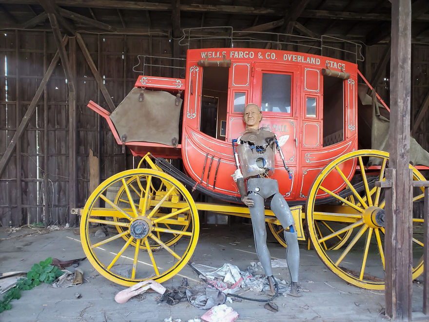 I Found Creepy Animatronics At This Abandoned Wild West Theme Park In Japan... I Found Creepy Animatronics At This Abandoned Wild West Theme Park In Japan...