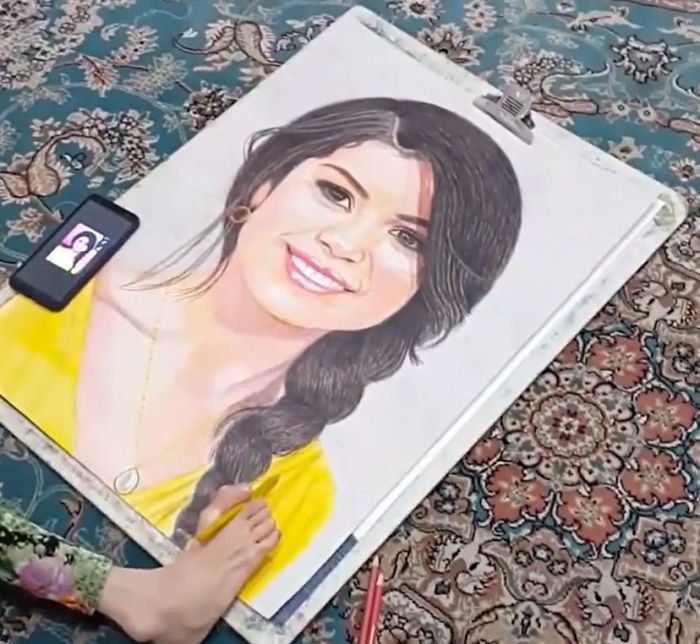 Disabled-Iranian-Artist-Draws-With-Feet-Fatemeh-Hammami-Nasrabadi