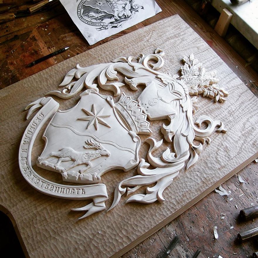 Master From Russia Carves Amazing Paintings From Wood