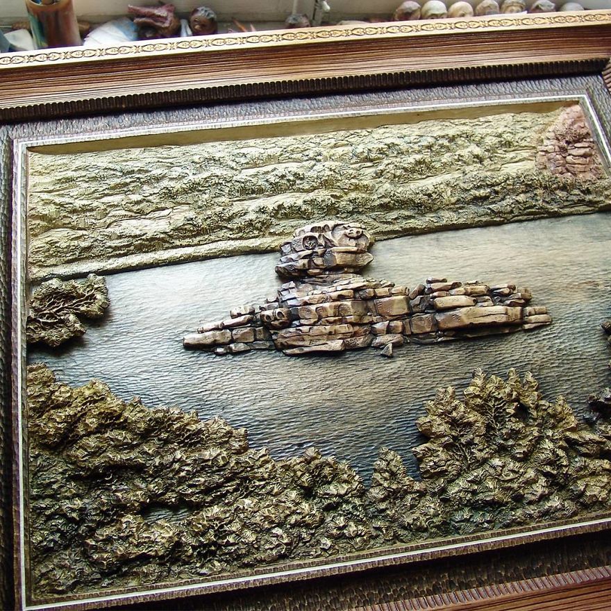 Master From Russia Carves Amazing Paintings From Wood