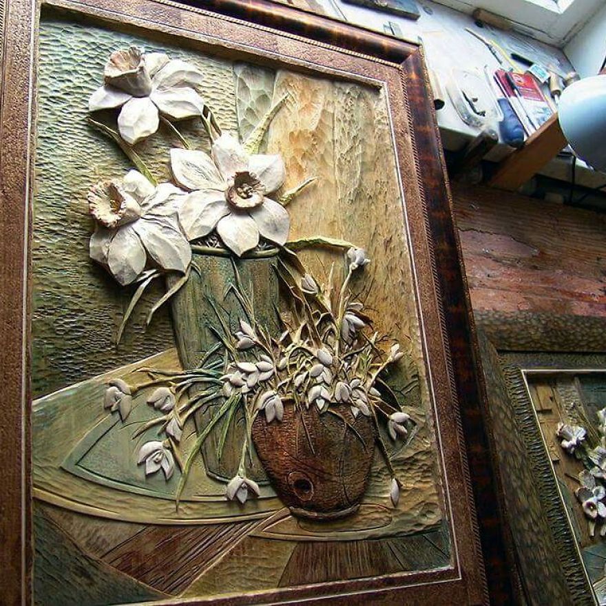 Master From Russia Carves Amazing Paintings From Wood