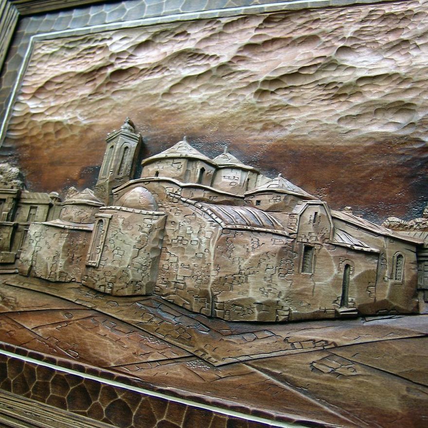 Master From Russia Carves Amazing Paintings From Wood