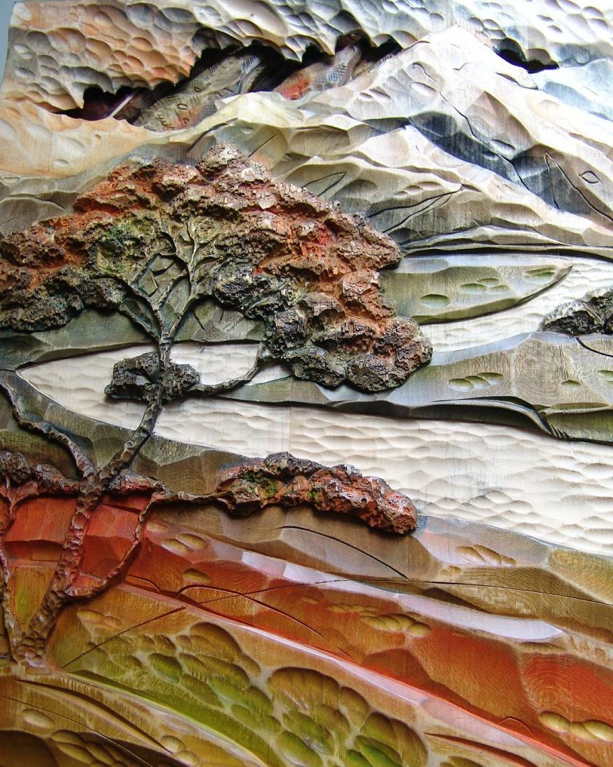 Master From Russia Carves Amazing Paintings From Wood