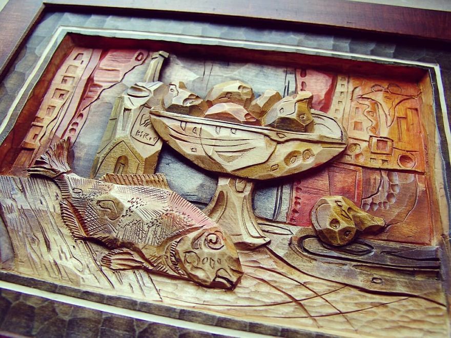 Master From Russia Carves Amazing Paintings From Wood