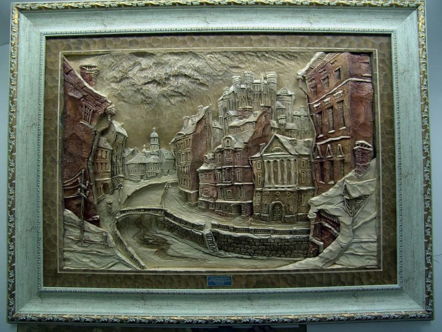 Master From Russia Carves Amazing Paintings From Wood