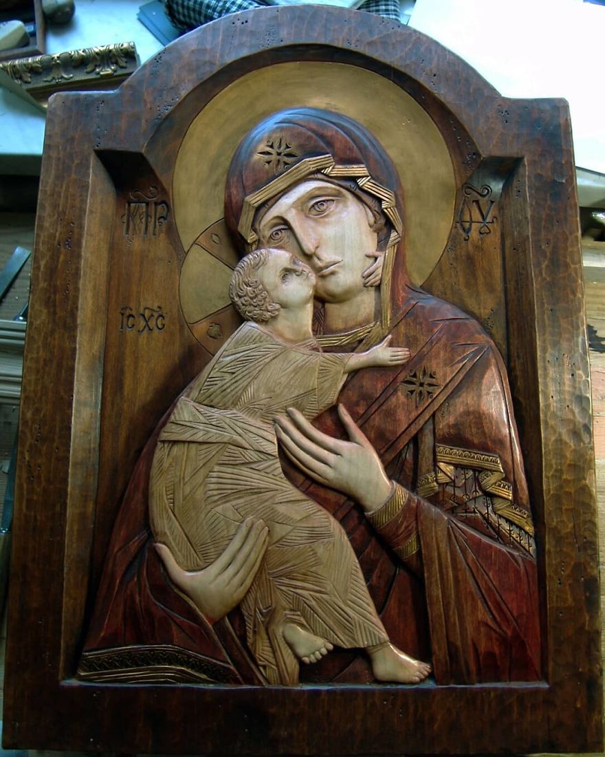 Master From Russia Carves Amazing Paintings From Wood