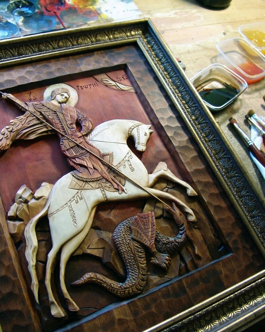 Master From Russia Carves Amazing Paintings From Wood