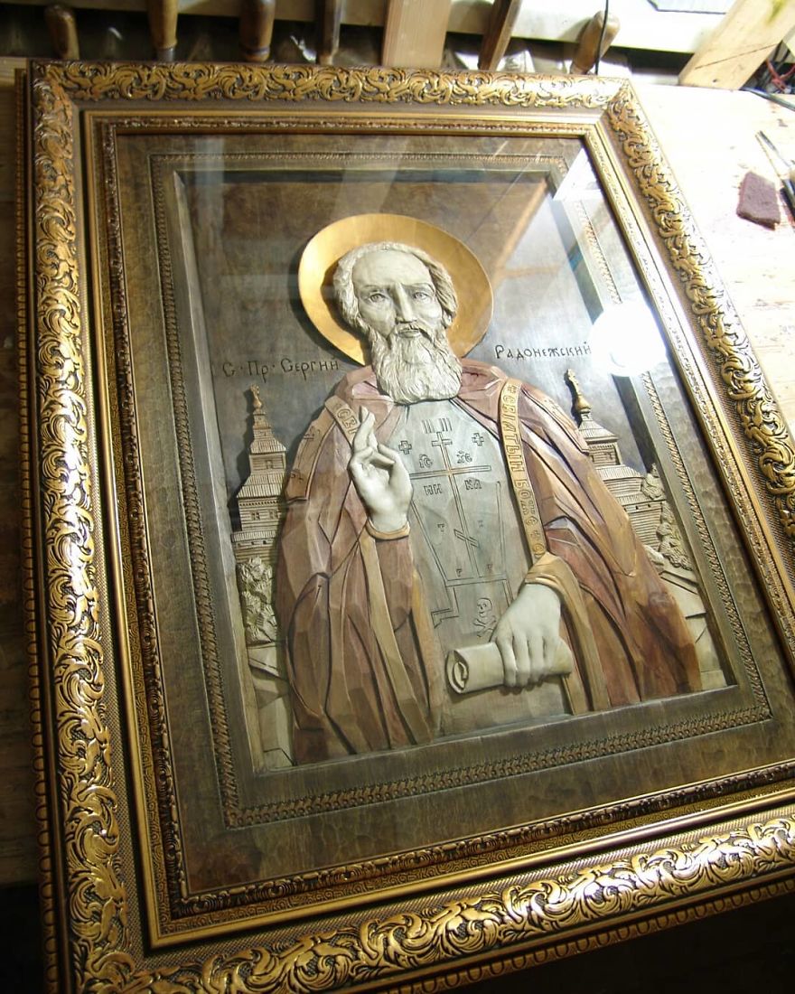 Master From Russia Carves Amazing Paintings From Wood