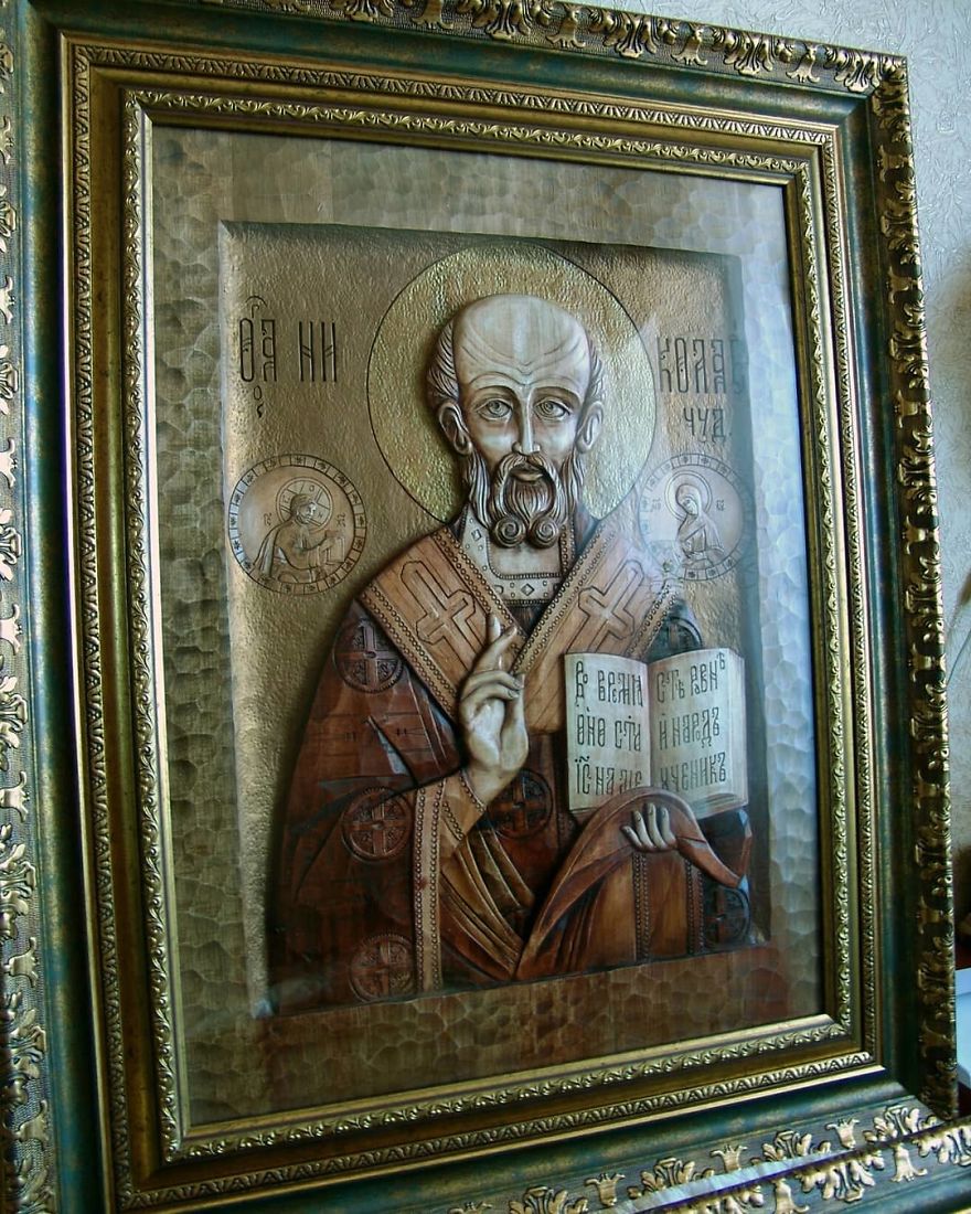 Master From Russia Carves Amazing Paintings From Wood