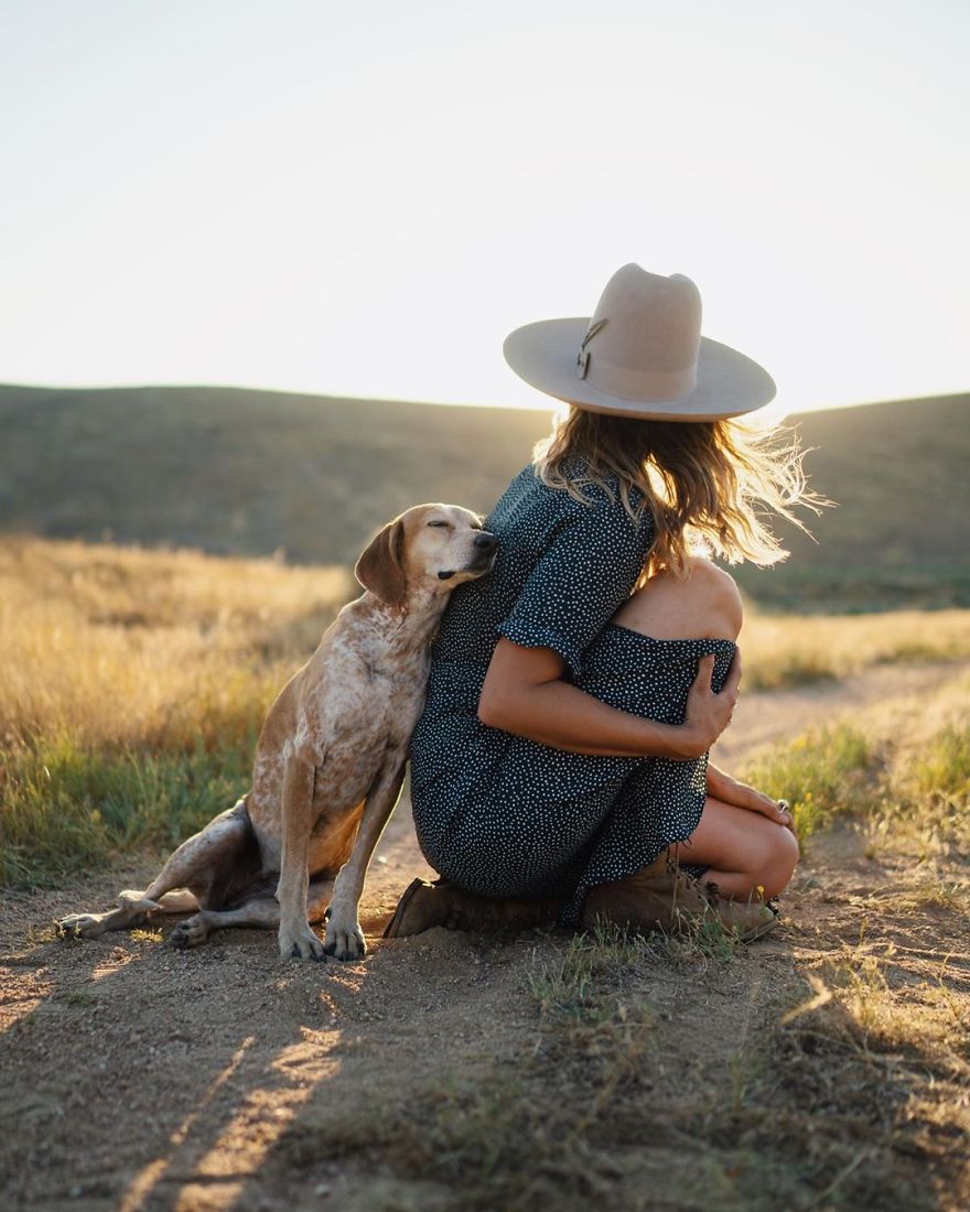 More Than 1 Million Followers Are Enchanted By The Beautiful Friendship Of This Rescued Dog With Its Owner On Instagram