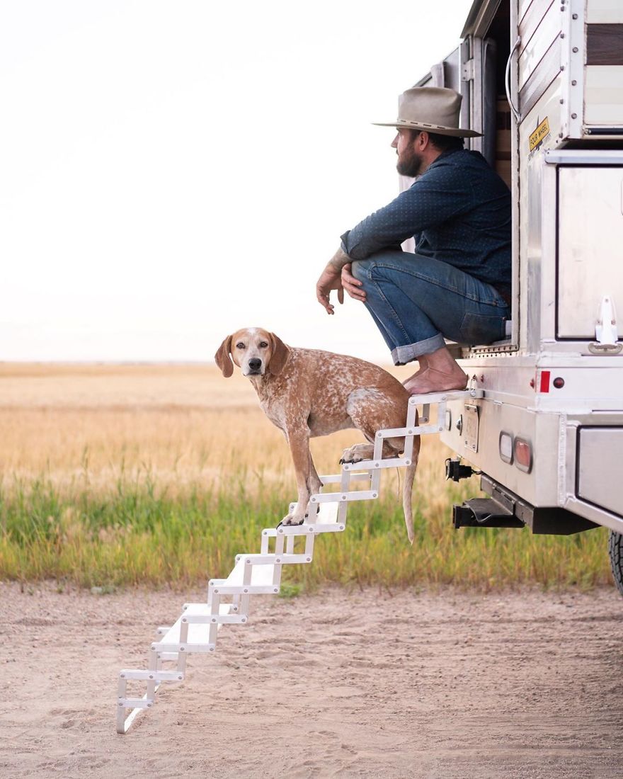 More Than 1 Million Followers Are Enchanted By The Beautiful Friendship Of This Rescued Dog With Its Owner On Instagram