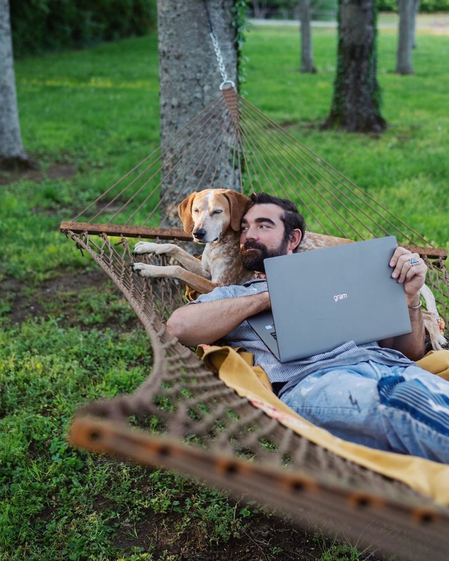 More Than 1 Million Followers Are Enchanted By The Beautiful Friendship Of This Rescued Dog With Its Owner On Instagram