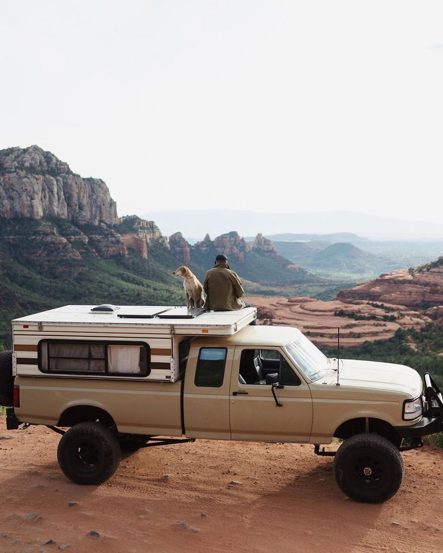 More Than 1 Million Followers Are Enchanted By The Beautiful Friendship Of This Rescued Dog With Its Owner On Instagram