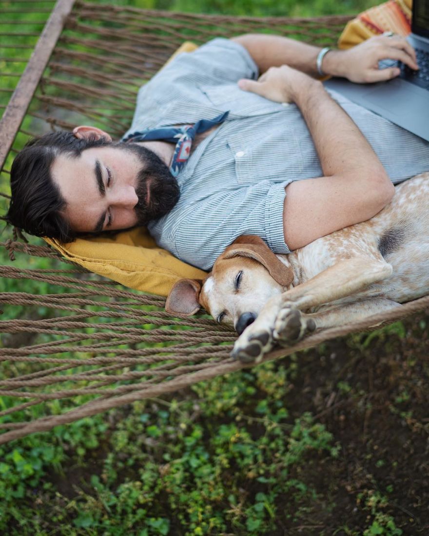 More Than 1 Million Followers Are Enchanted By The Beautiful Friendship Of This Rescued Dog With Its Owner On Instagram