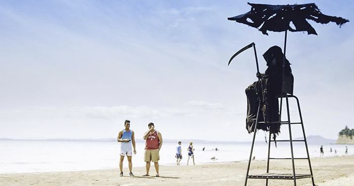 Guy To Travel Around Florida Dressed As The Grim Reaper To The Beaches That Opened Prematurely