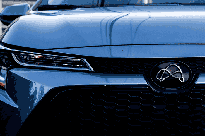 Company Asks 100 People To Draw 10 Car Logos From Memory, And The Results Are Hilarious