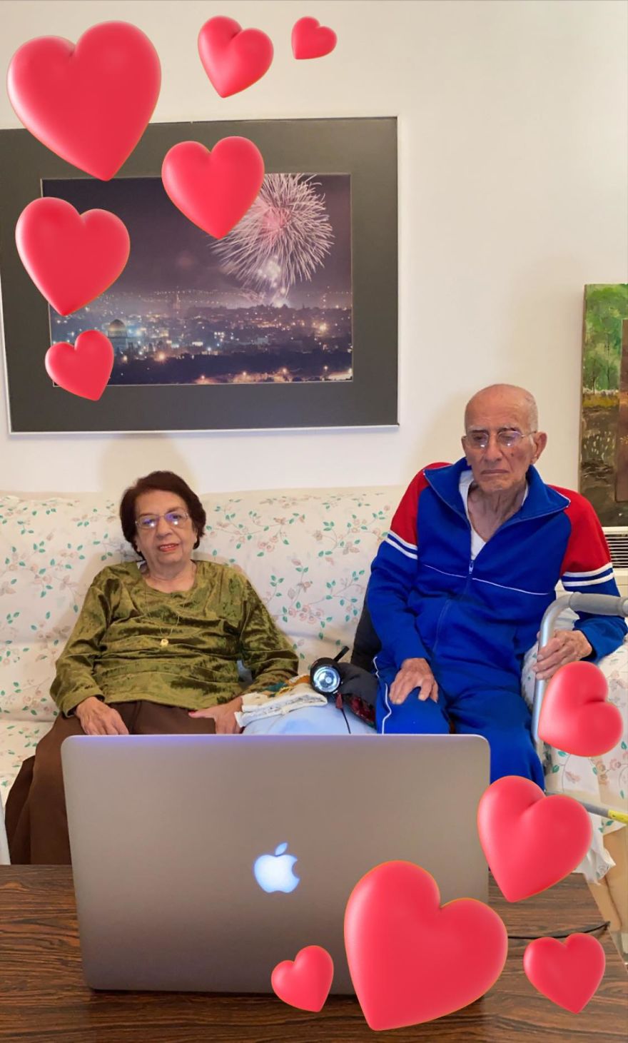 92-Year-Old Man Dyes Wife's Hair Amid Lockdown As She Can't Go To The Salon