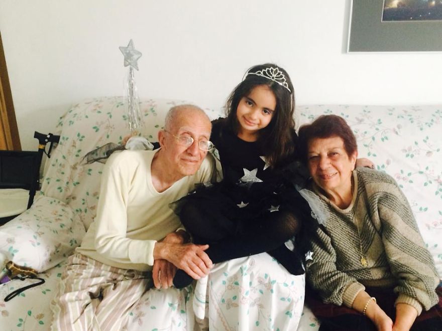 92-Year-Old Man Dyes Wife's Hair Amid Lockdown As She Can't Go To The Salon