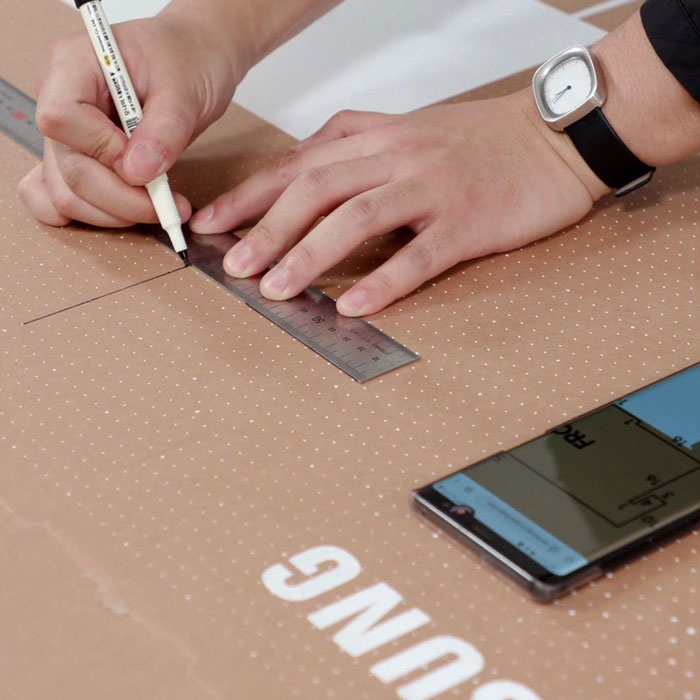 Samsung Presents Its New Sustainable Cardboard TV Boxes That Can Be Reused As Cat Houses And Other Things Samsung Presents Its New Sustainable Cardboard TV Boxes That Can Be Reused As Cat Houses And Other Things