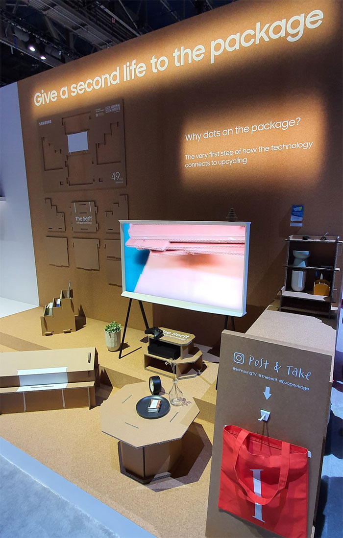 Samsung Presents Its New Sustainable Cardboard TV Boxes That Can Be Reused As Cat Houses And Other Things Samsung Presents Its New Sustainable Cardboard TV Boxes That Can Be Reused As Cat Houses And Other Things