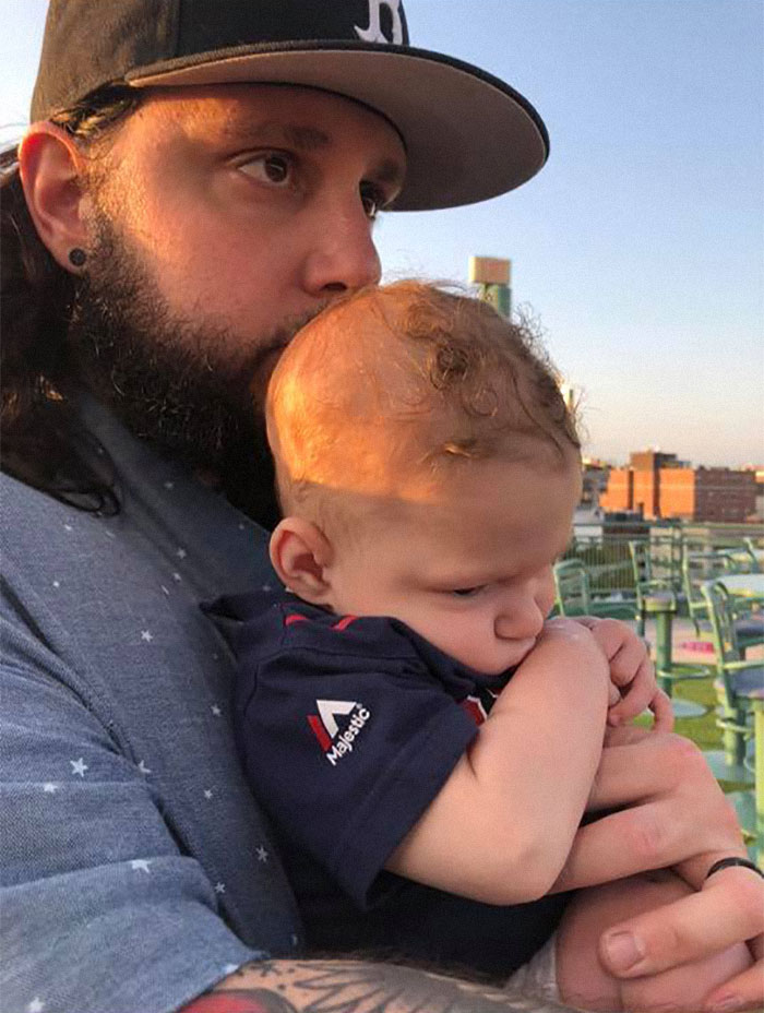 Wife Finds Her 32-Year-Old Husband's Last Words Left On His Phone After He Dies From Coronavirus Wife Finds Her 32-Year-Old Husband's Last Words Left On His Phone After He Dies From Coronavirus