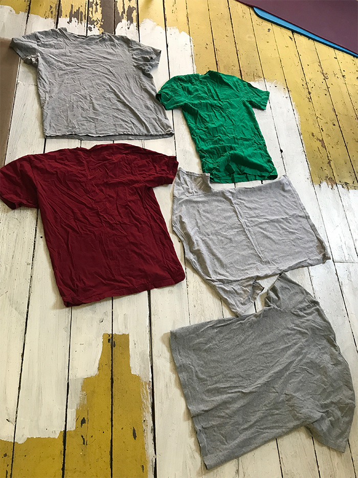 Here's A Simple Guide On How To Make A Face Mask From Old T-Shirts Without A Sewing Machine Here's A Simple Guide On How To Make A Face Mask From Old T-Shirts Without A Sewing Machine